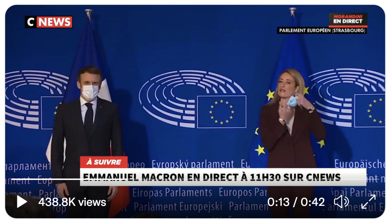 Emmanuel Macron hué lors de son arrivée au Parlement européen (VIDÉO)