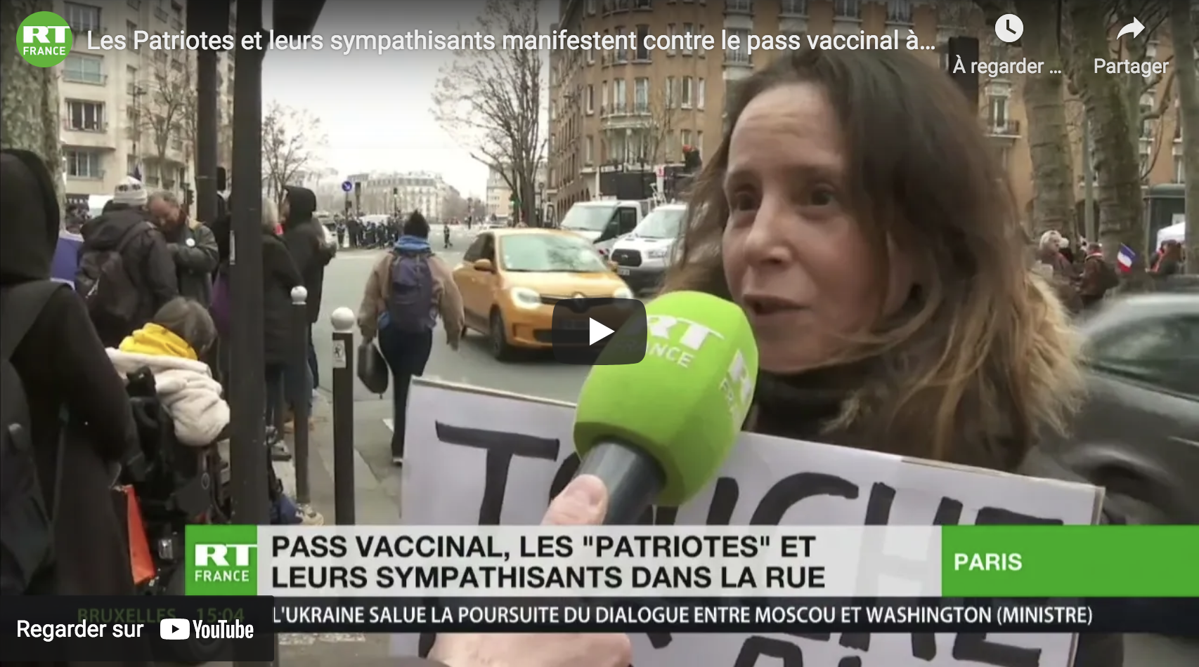 Les Patriotes et leurs sympathisants manifestent contre le pass vaccinal à Paris (REPORTAGE)
