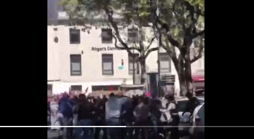 Angers : les antifas qui venaient de taguer une église chargés par des catholiques en colère (VIDÉO)