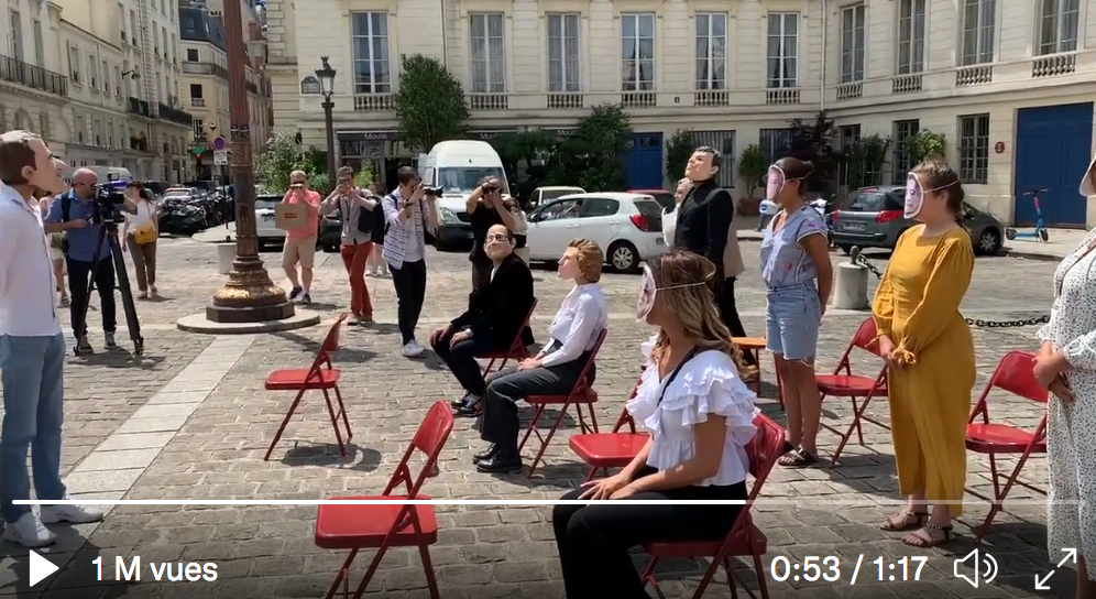 LFI organise un spectacle de punk à chien censé montrer un mariage entre Marine Le Pen et Emmanuel Macron (VIDÉO)
