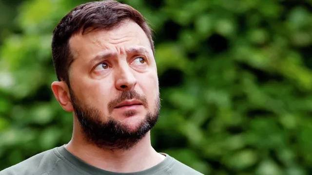 ZELENSKY SERAIT IL EN CHUTE LIBRE APRES LE RaPPORT D’AMNESTY