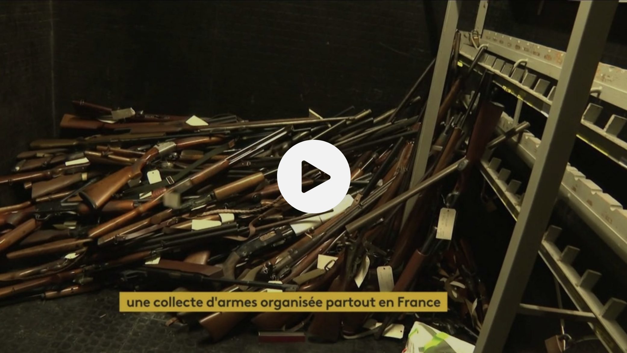 Armes à feu : une collecte massive organisée partout en France, la population manifestement heureuse d’être désarmée avant d’être affamée (VIDÉO)