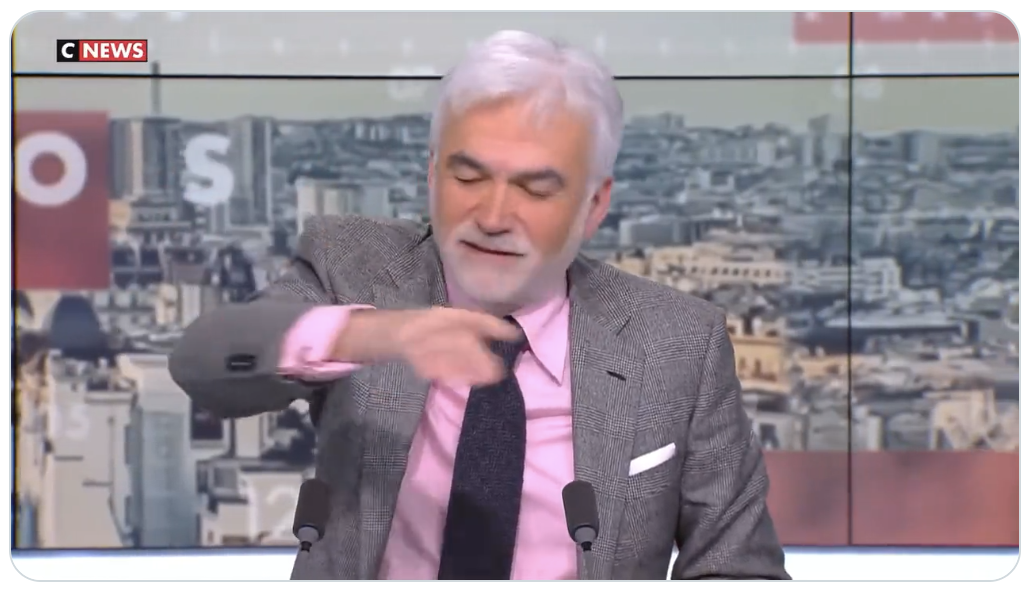 Covid : “Il y avait un symposium en Belgique ce week-end avec les meilleurs médecins européens qui expliquaient que la vaccination est sans effets, et personne n’en parle” (Pascal Praud)