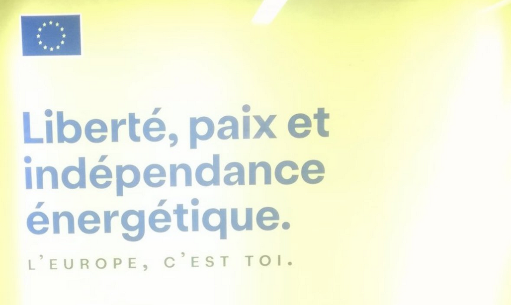 Drôle : l’Union européenne fait exactement le contraire de ce qu’elle affirme dans ses publicités sur panneaux Decaux