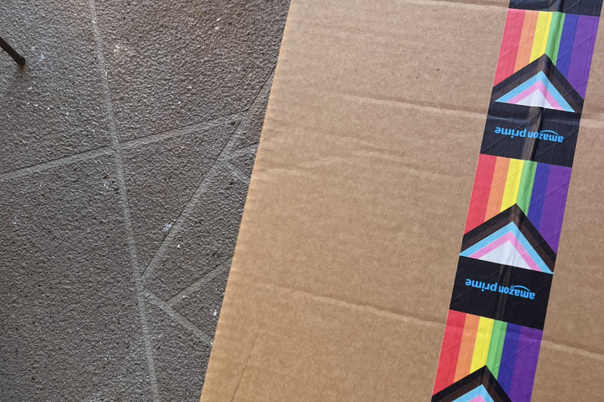 Quand l’idéologie LGBT s’invite jusqu’à votre pallier via Amazon