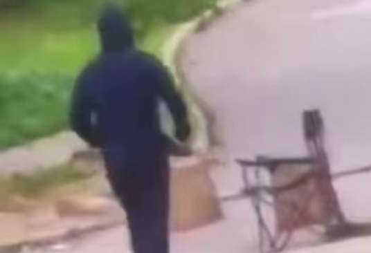 Quartier des Moulins à Nice : un étranger patrouille avec une kalashnikov (VIDÉO)