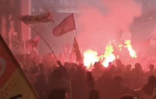 Des manifestants anti-réforme des retraites envahissent le siège de la société de gestion d’actifs BlackRock à Paris (VIDÉO)