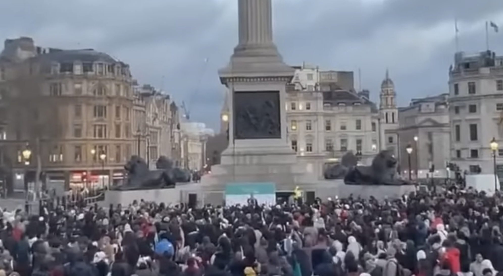 Londres à l’heure du Ramadan : Places, rues, stades privatisés au nom de l’islam (VIDÉO)