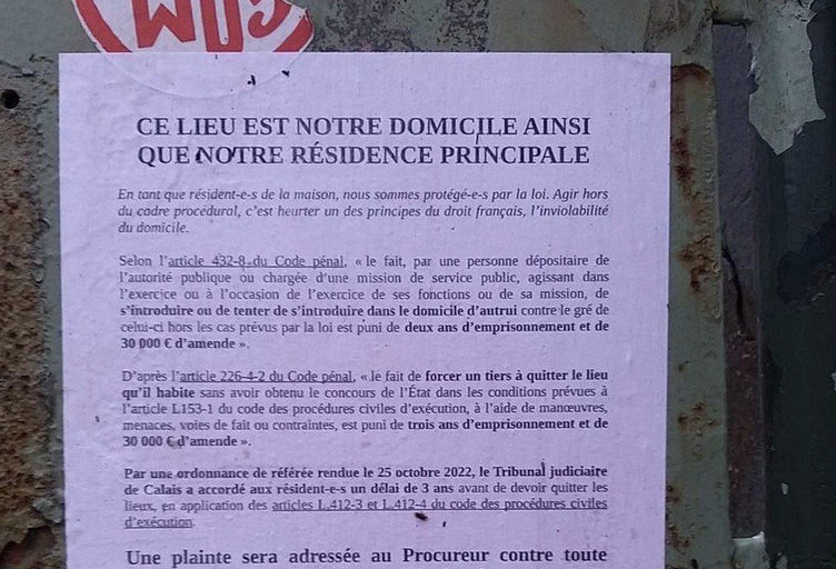 Quand des migrants squatteurs à Calais osent rappeler la loi à l’entrée du squat…