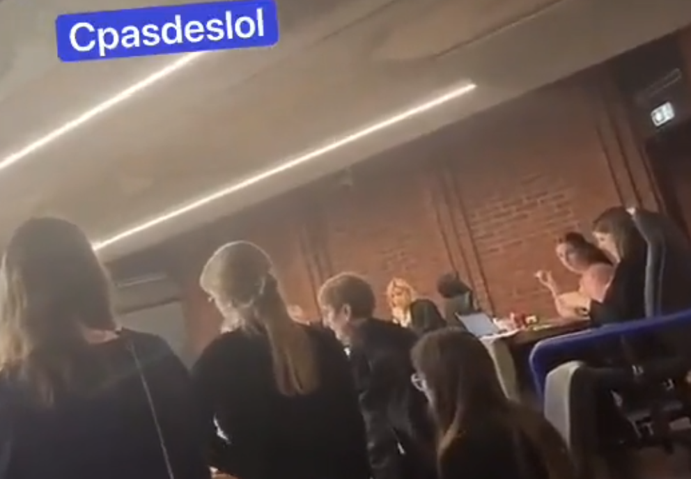 Bobigny : Le procureur de la République insulté par une immigrée en pleine audience avant d’être visé par une chaussure… (VIDÉO)