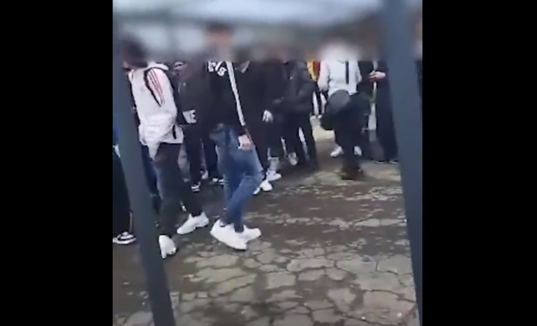 Genk (Belgique) : des dizaines d’élèves musulmans menacent le lobby LGBT qui tente de les embrigader (VIDÉO)