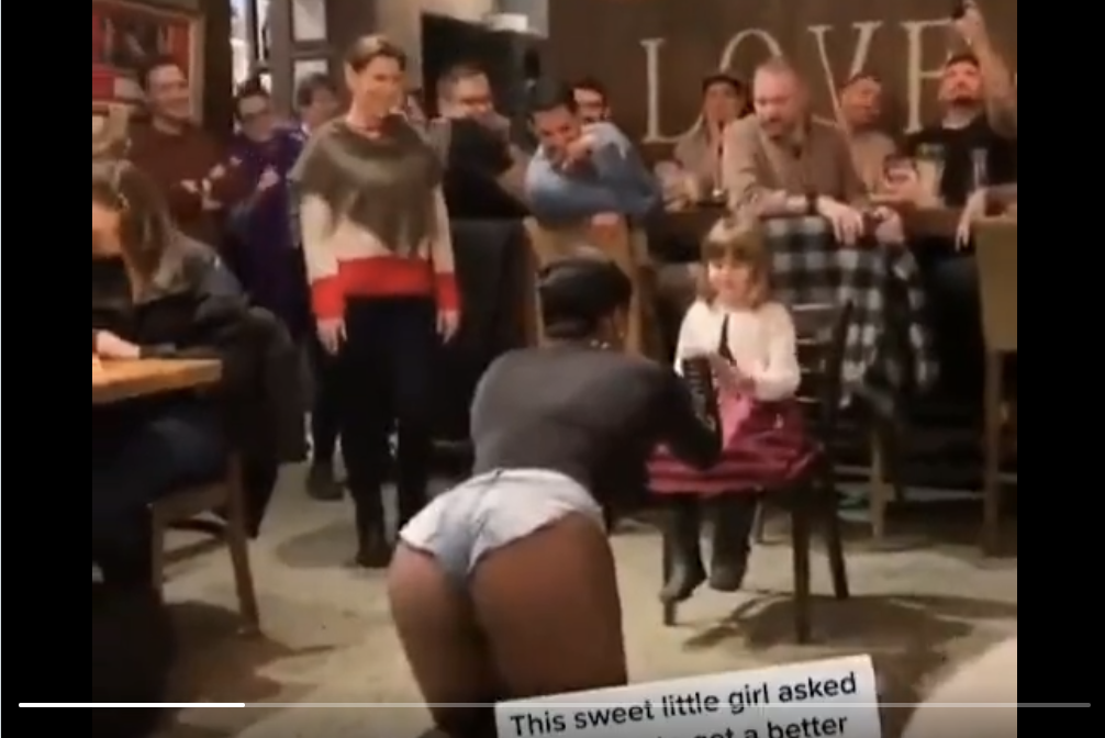 Regardez comment le lobby LGBT approche (physiquement) vos enfants dans les écoles (VIDÉO)